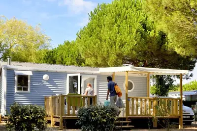 Image de Mobil-home Confort 27. 5m² (2 chambres) + terrasse semi-couverte + Tv 4 personnes