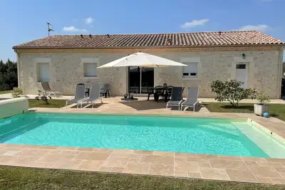 Image de Belle Maison en pierre avec piscine