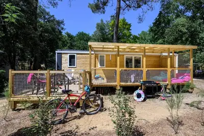 Image de Mobil-home Family 4ch | Premium - 38m² - terrasse Xxl couverte - Tv - Lv - plancha - Wifi Gratuit 8 personnes