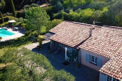 Image de Belle Maison au calme, piscine, en hauteur, vue dominante, à 2 km du village
