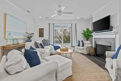 Image de * Nouveau * Luxury Beach Retreat - 3 pâtés de maisons de Beach & Convention Ctr - Heart of ViBe