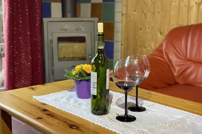 Image de appartement calme au rez-de-chaussée avec terrasse ensoleillée pour 2 personnes à la campagne