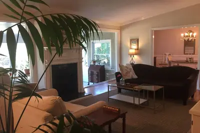 Image de Découvrez Augusta dans la maison 3br / 2Bath dans les collines populaires du Country Club Near National