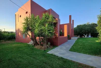 Villa lumineuse entourée d'orangers