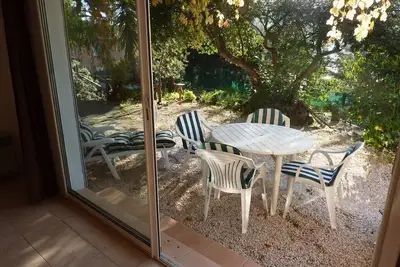 Image de Appartement T2 calme sur la colline du Lavandou proche de la plage