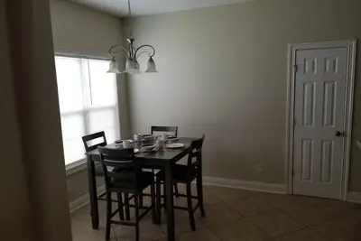 Image de Maison au bord des lacs, pêche, rampes de bateau à proximité, parcs et minutes des plages