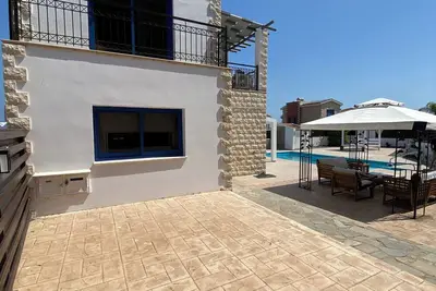 Image de Protaras centrale, pas de voiture nécessaire. Wifi et la télévision britannique. Courte promenade à la plage.