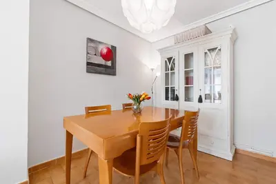 Image de Bel appartement spacieux au centre de la ville mais dans une rue calme.