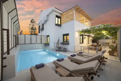 Image de Two bedroom luxury condo with private patio with vineyard & Bbq near beach