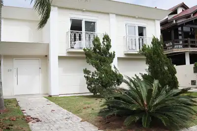 Image de Maison de 05 suites, excellent espace de loisirs et emplacement imbattable!