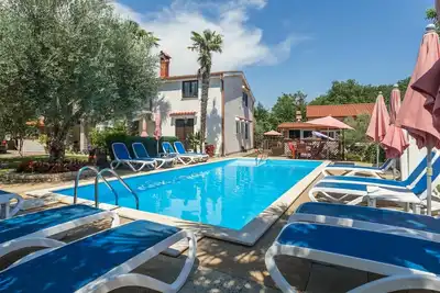 Image de Joli appartement avec piscine, climatisation, Wifi, Tv, terrasse et animaux admis