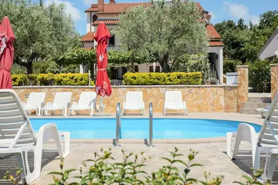 Image de Agréable appartement pour 5 personnes avec Wifi, climatisation, piscine, Tv et terrasse