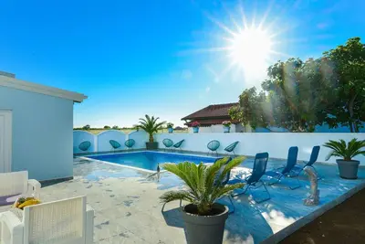 Image de Joli appartement pour 4 personnes avec Wifi, piscine, climatisation, Tv, balcon et animaux admis