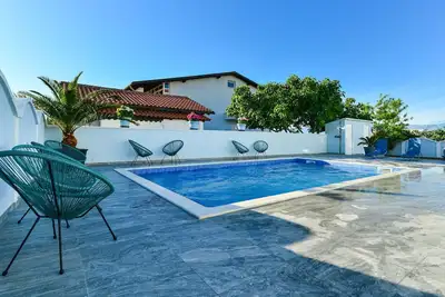 Image de Joli appartement avec piscine, climatisation, Wifi, Tv, balcon et animaux admis