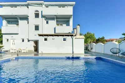 Image de Joli appartement pour 5 personnes avec piscine, Wifi, climatisation, Tv, balcon et animaux admis