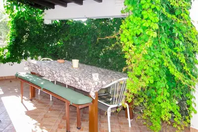 Confortable appartement pour 5 personnes avec climatisation, Wifi, Tv, terrasse et parking
