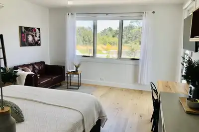 Inlet Waters Escape - Suite King Grevillea. Promenez-vous sur la promenade de la crique et de la nature