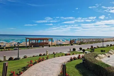 Image de \"Beach Haven\" d'une chambre dans un complexe 5 * avec piscines et plage privée