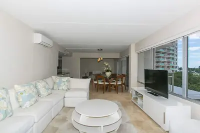 Image de Ilikai Hotel Suite 2 Chambres Rénovée! Ilikai Hotels Le secret le mieux gardé! ! Vous adorerez la vue sur la lagune de Duke Kahanomoku!