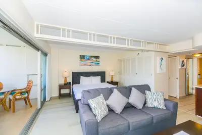 Image de Ilikai 1 Bedroom Deluxe City View, à quelques minutes de la plage!