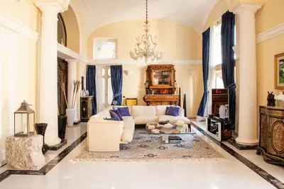 Image de Villa dans la ville de Capri et yacht privé