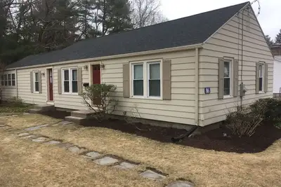 Image de Retraite de banlieue unique Cozy, Comfy, Pet friendly