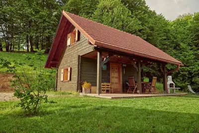 Image de SrÄŤna, une belle cabane en rondins paisible avec une vue imprenable