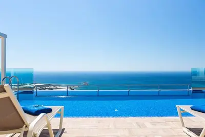 Jasmine Villa, 3 Bd, piscine à débordement avec vue imprenable sur la mer
