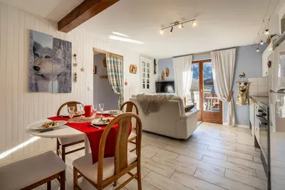 Image de Chalet Iris avec spa au cœur de la Vallée de Thônes