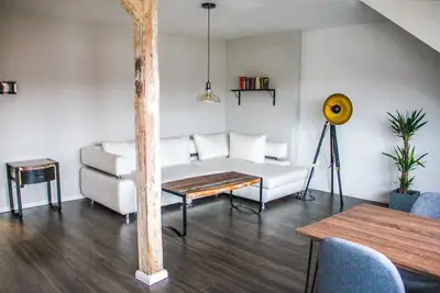 Image de Exclusif 2 Br. Appartement au dernier étage dans un excellent emplacement!