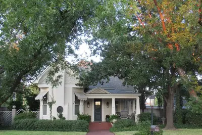 Image de Delightful Victorian home located downtown just blocks from the River Walk!