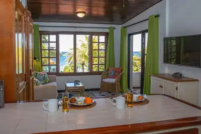 Image de Oceanfront une chambre apt à Cliff Haven Villa, paradis des plongeurs