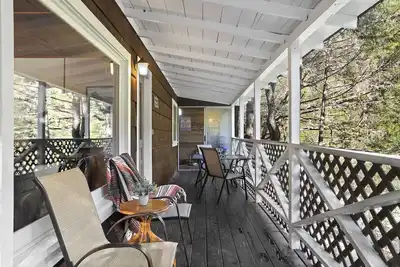 Image de Cozy, chalet près de la rivière Rogue