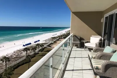 Image de Front De Plage! ! Récemment rénové! ! !