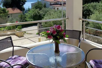 Confortable appartement avec climatisation, Wifi, Tv, balcon, animaux admis et parking