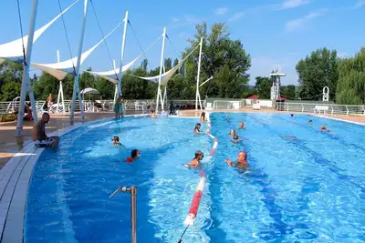 Image de Joli appartement dans une maison de vacances avec piscine, climatisation, Wifi, terrasse, parking