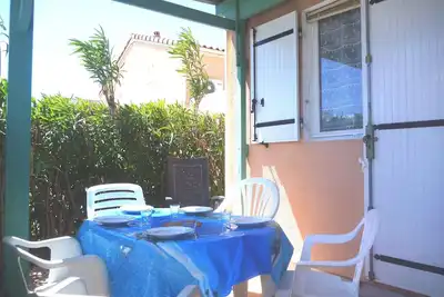 Image de Petite maison de vacances dans résidence fermée proche de la plage