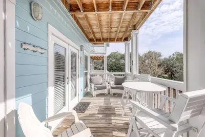 Image de Magnifique chalet au deuxième étage avec vue sur le golfe, piscine partagée et excellent emplacement