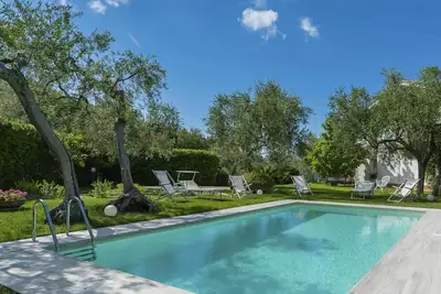 Image de Appartement dans une maison de vacances avec Wifi, piscine, Tv, patio, vue panoramique, parking