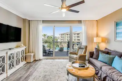 Image de Incroyable condo de Santa Rosa Beach avec Wi-Fi gratuit, piscine partagée et bain à remous!