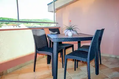 Image de Garçonnière avec la terrasse Nevidane, Pasman (As-18054-b)