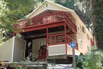 Image de Voté 5 Paws Up-1800 sf maison de montagne, Ac / Chauffage, Dog Run, Spa. immense pont