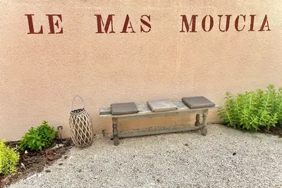 Image de « Le Mas Moucia », Villa en Provence avec vue sur le Ventoux, 5 chambres, piscine