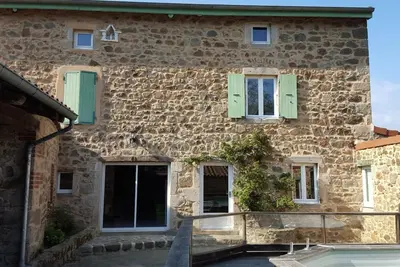 Image de Gîte de charme avec piscine privée, terrasse et cour close à Saint-Appolinard
