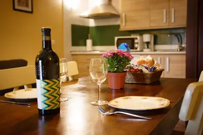 Image de Appartement confortable avec canapé-lit et cheminée au premier étage