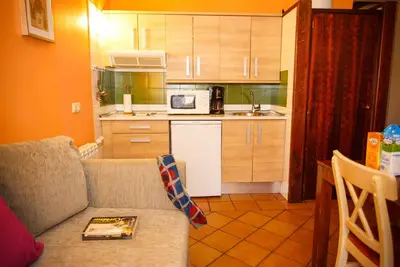 Image de Appartement confortable avec canapé-lit au rez-de-chaussée avec cheminée