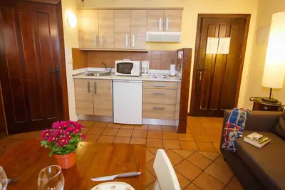 Image de Appartement confortable avec canapé-lit au rez-de-chaussée avec cheminée