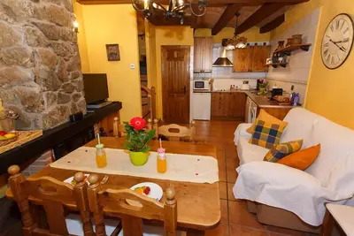 Image de Belle petite maison pour même avec cheminée à Braojos