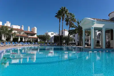 Image de Merengue Purple Apartment, Ac, Wifi, Piscine! Nouveau!