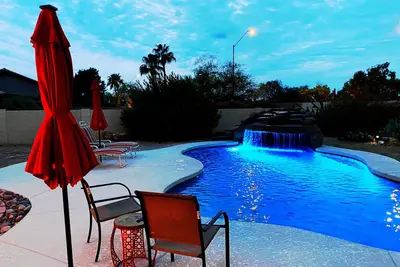 Image de 🌴 Nouvelle Liste🌴grande cour privée ~ terrains de golf, restaurants, piscines / spas ~ animaux acceptés